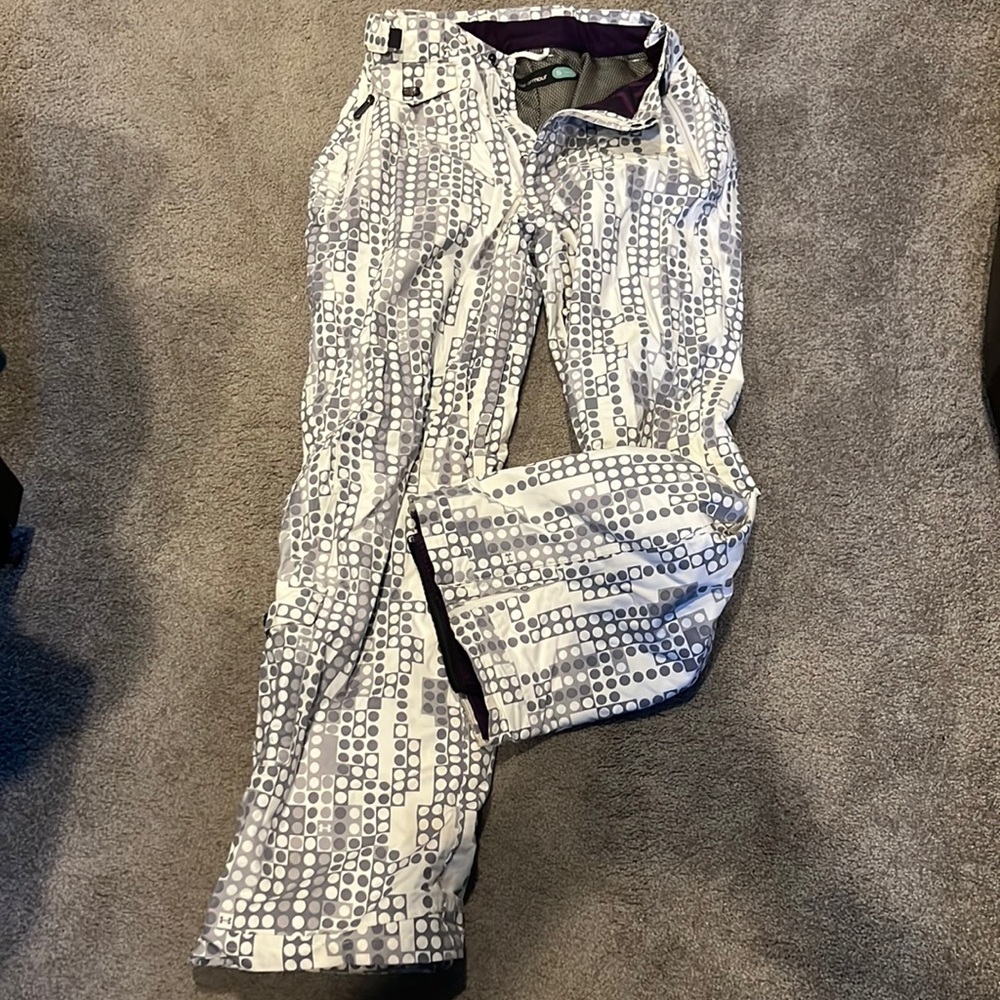 Small ladies under armour ski pants waist is approx 28-29” with side elastic